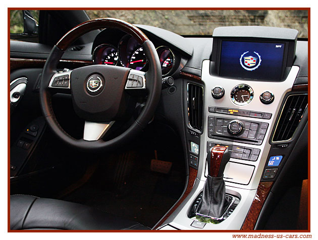 Cadillac CTS Coup 2011