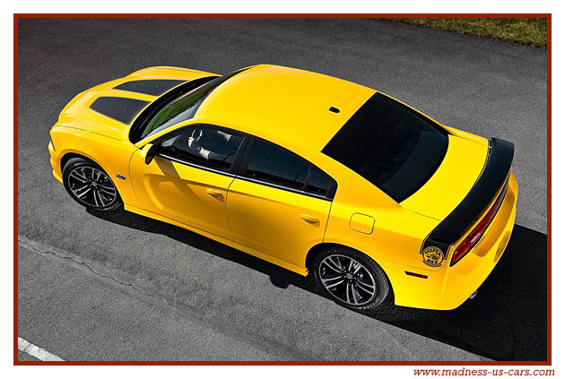 Dodge Charger SRT-8 Super Bee 2012