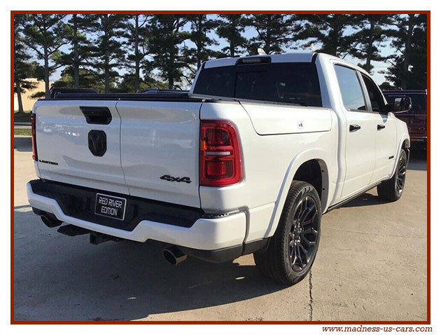 Dodge Ram 1500 Limited Night Edition 4x4 2025